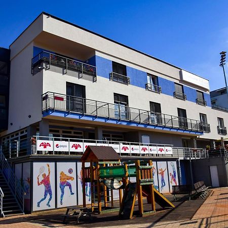 Baseline Sportovy Areal & Penzion Banská Bystrica Exterior photo