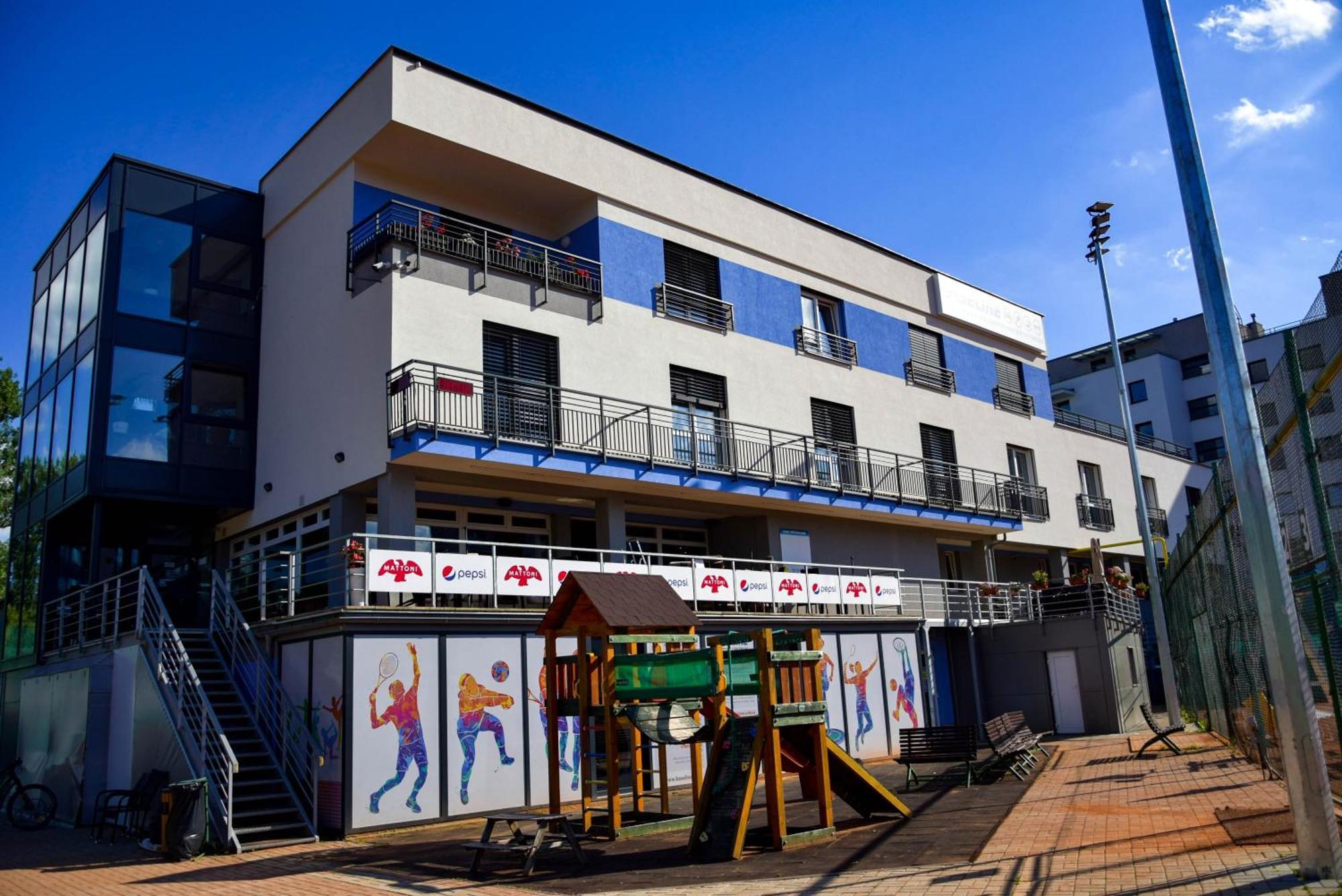 Baseline Sportovy Areal & Penzion Banská Bystrica Exterior photo